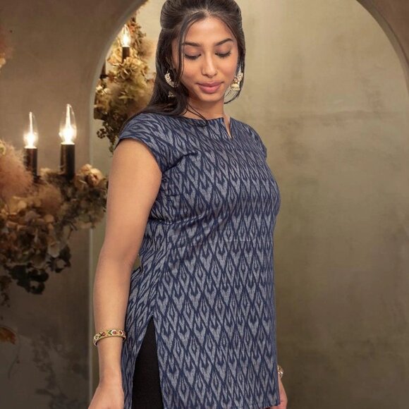 Shop Vibrant Midnight Blue Printed Short Top | Muvvas Boutique - Picture 2 of 5